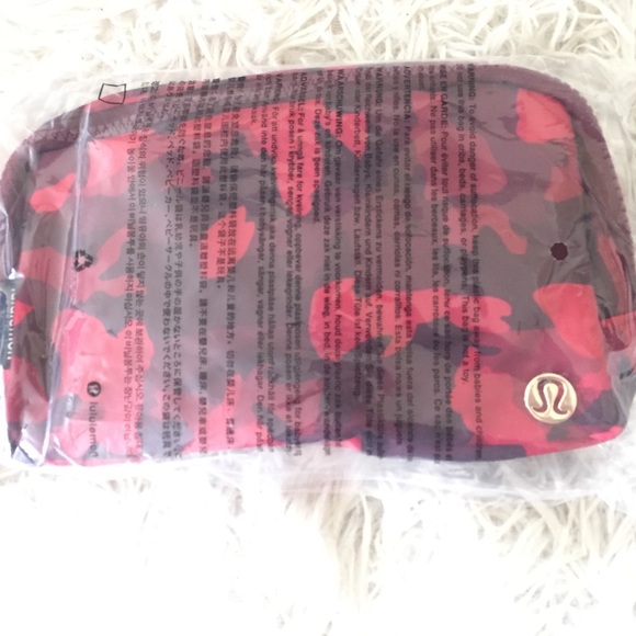 Lululemon Everywhere Belt bag New Year Limited Edition - Picture 4 of 6